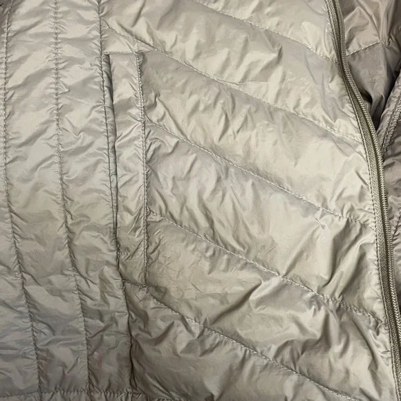 London Fog Women’s XL Light Gray Quilted Jacket. - Picture 12 of 13